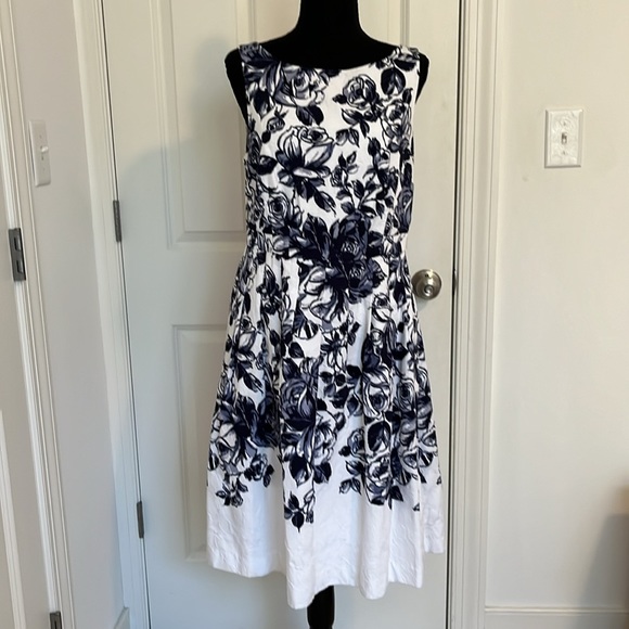 Talbots Dresses & Skirts - Talbots Sleeveless Blue Floral Print Textured Pleated Fit & Flare Dress - Sz 8